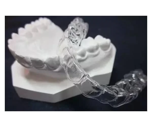 透明保持器
